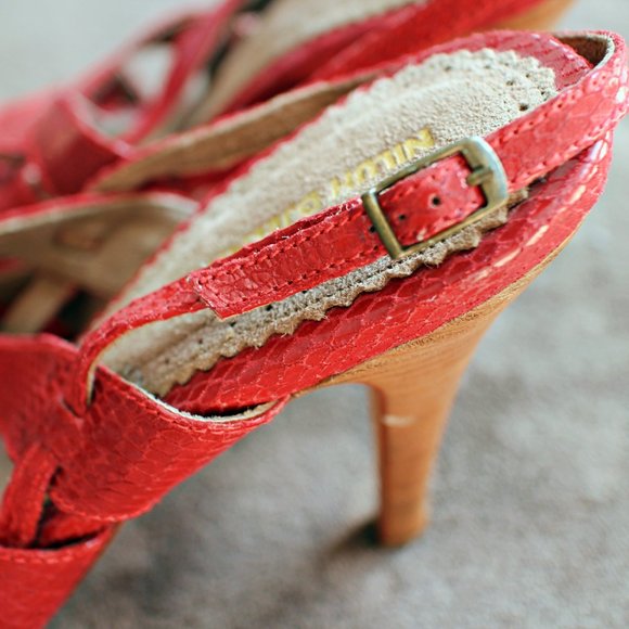 RED PUMP - Picture 5 of 11